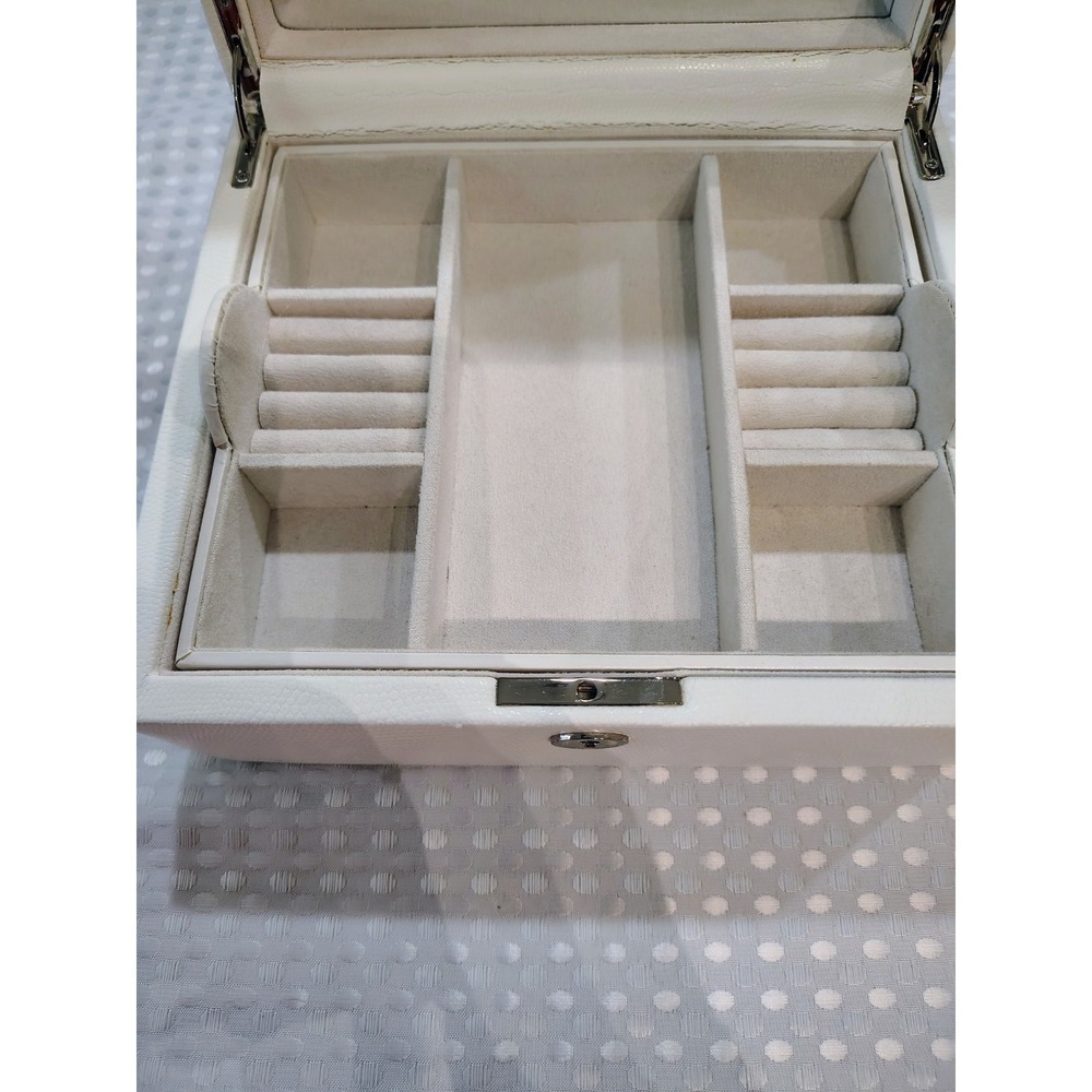 Wolf Pottery Barn Ivory Jewelry Box With Key Leatherette - Picture 9 of 16